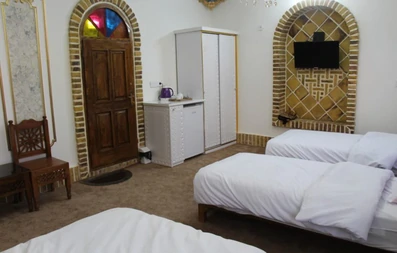 اتاق سه تخته بوتیک هتل دژ نیشابور با ترکیب سنت و مدرنیته